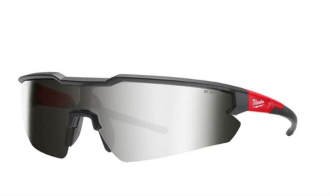 KIT CONSTRUCTOR PROFESIONAL (INCLUYE: * LENTES DE SEGURIDAD MILWAUKEE® * TERMO PACKOUT MILWAUKEE® * FLEXÓMETRO MAGNÉTICO 5m/16ft MILWAUKEE® * CASCO DE SEGURIDAD TIPO I MILWAUKEE®