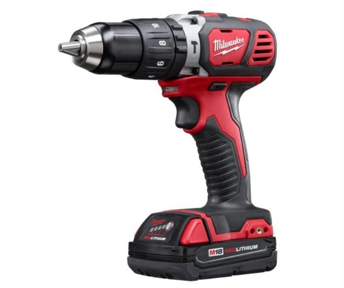 Taladro percutor inalámbrico milwaukee m18 de 1/2 de pulgada. incluye baterías y cargador